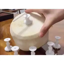 Alat pembolong kelapa