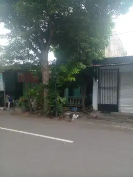 DIJUAL CEPAT RUMAH 2 LANTAI LOKASI PERKOTAAN DEKAT STASIUN KERETA