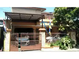 DIKONTRAKKAN RUMAH, BISA PARKIR MOBIL, ADA AC
