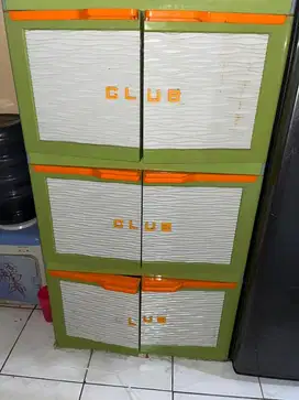 Lemari pelastik besar
