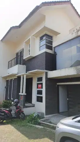 Rumah Dijual lokasi strategis