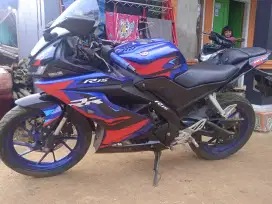 Di jual r15 v3 warna biru ss kumplit pajak jan baru ngisikn,,
