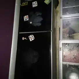 kulkas polytron 2 pintu