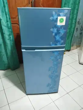 Kulkas 2 pintu merek sharp