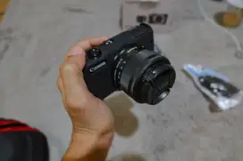 Canon EOS M200 MULUS LIKE NEW MURAH GARANSI