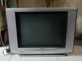 Tv tabung 29in merk polytron slim normal