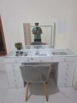 Meja Rias Informa Bekas