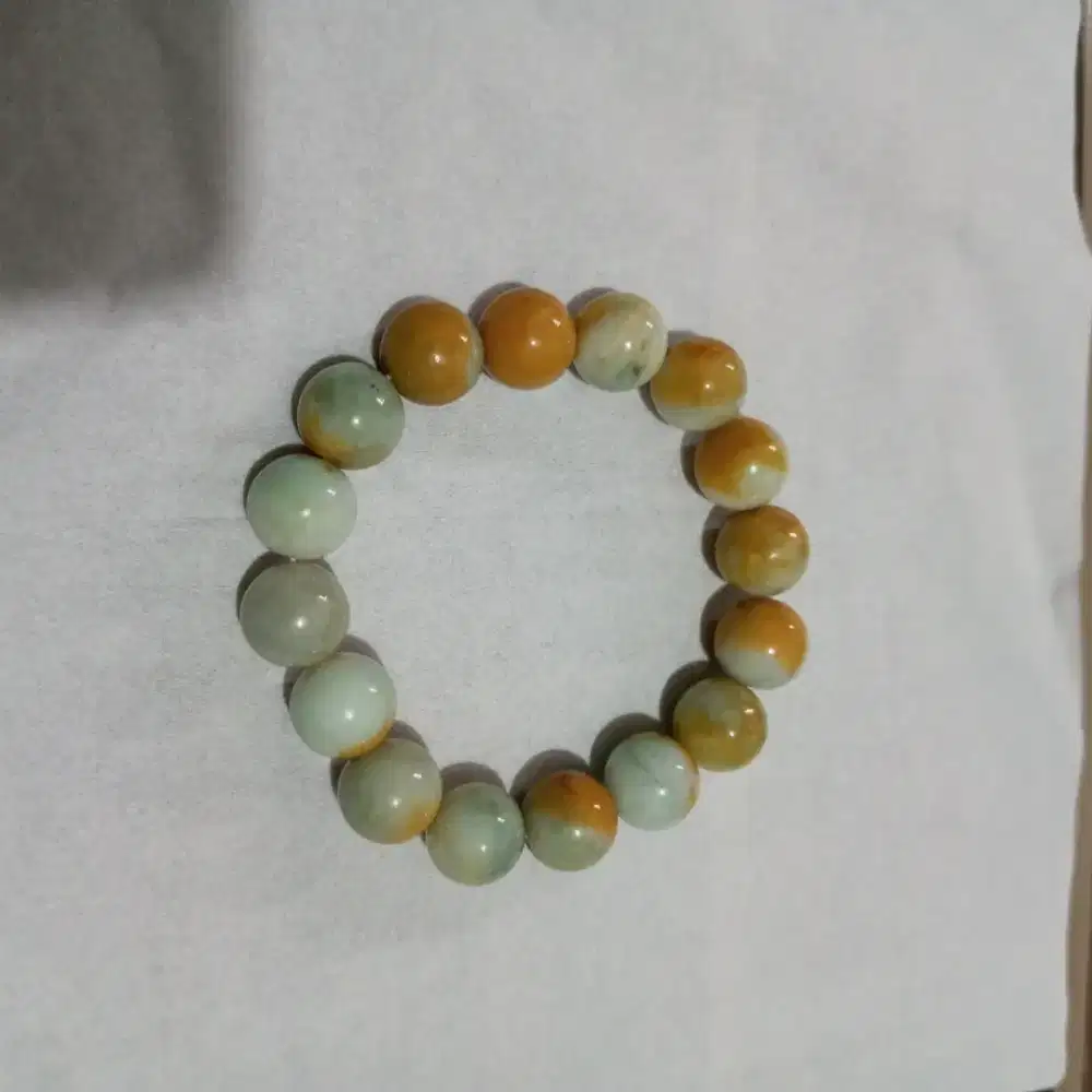 Gelang batu giok