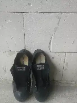 Dijual  sepatu all star converse.