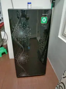 Dijual kulkas satu pintu merek sharf kondisi bagus