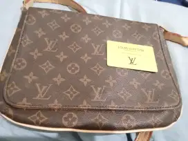 Jual cepat Tas LV Mussete Tango
