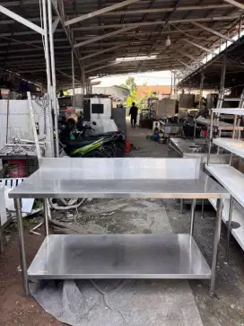 Meja 2 susun back splash 
Ukuran 150x70x85