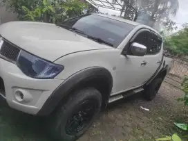 Mitsubishi Strada Triton 2012