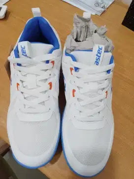 Sepatu Badminton ASTEC  UK 42 100% Original