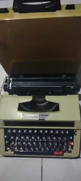 Mesin ketik lama