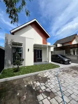 Rumah Scandinavian Dalam Perumahan Dekat Sd Model 15 Menit Ke UGM