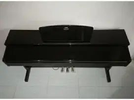 Piano Yamaha Arius Tipe Tertinggi Mulus 99%