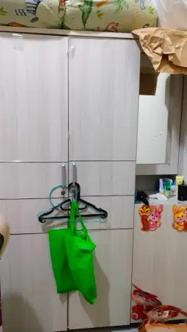 Lemari baju 3 pintu