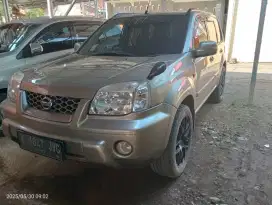 Nissan X-Trail AT 2.5 ST 2004 Bensin