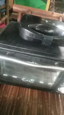 Jual elektronik seperti oven listrik merek cosmos, blender  ada 2.
