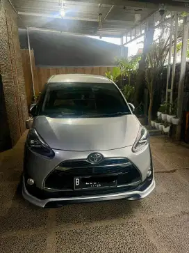 Toyota Sienta Q 2016 Silver Low KM