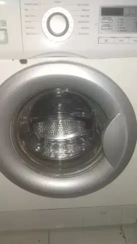 Mesin cuci merk LG 1 pintu 7kg barangnya masih bagus normal siap pakai
