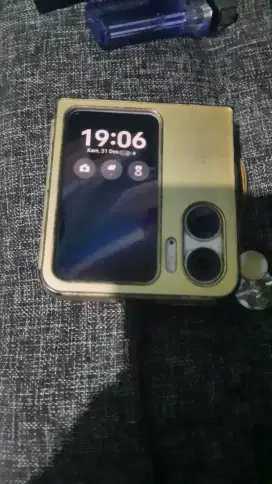 Oppo N2 flip 8/256 5G minus lcd