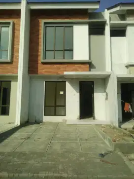 Disewakan rumah grand batavia cluster fiera 2 lt