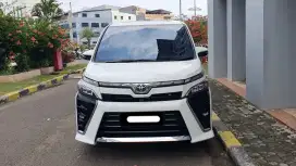 Km32rb toyota voxy 2021 putih sunroof cash kredit proses bisa dibantu