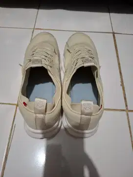 Dijual Sepatu On Cloud Loowee Second Mantap