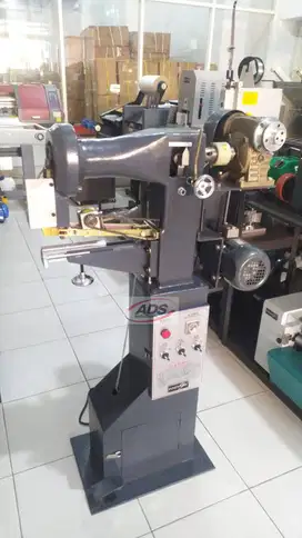 PASTING CORNER MACHINE / MESIN TEMPEL SUDUT PADA KEMASAN KARTON BOX