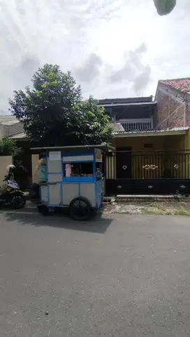 Di Jual Rumah Lokasi Strategis di Gayamsari