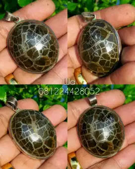 Batu serat mas langka