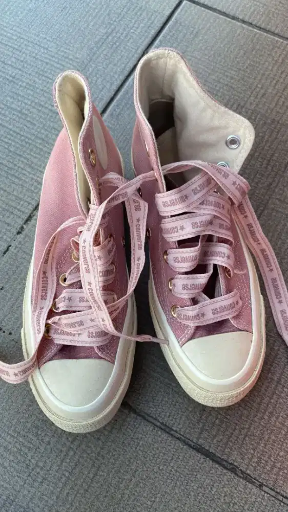 Sepatu converse pink original