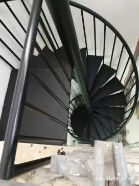 Tangga putar minimalis modern