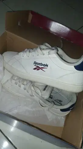 jual sepatu second masih bagus like new