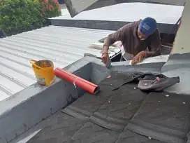 Tukang atap bocor