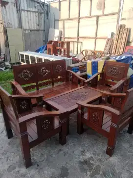 Satu set kursi tamu komplit