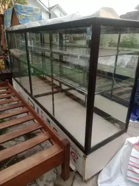 Etalase toko ukuran panjang 240cm