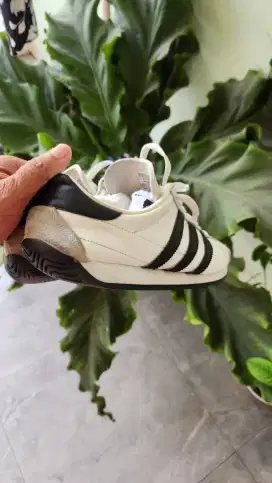 Adidas Country White Black