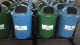 Tong sampah fiberglass bulat 70 liter 2 pilah