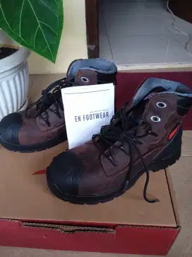 Redwing 3228 size 7.5 usa /40