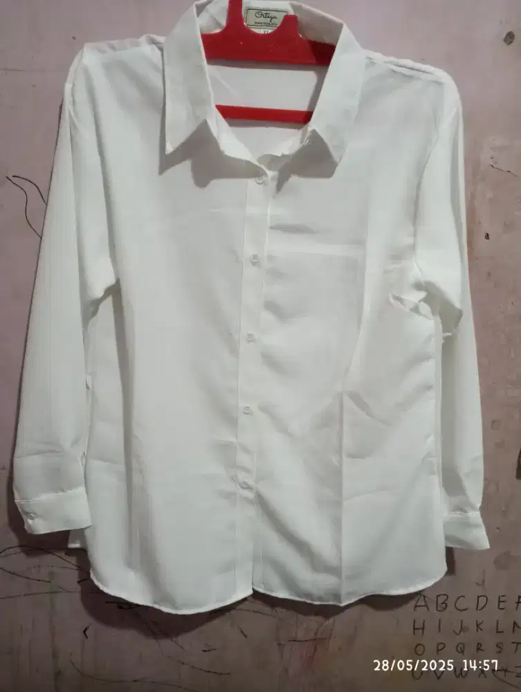 BARU . kemeja putih size XL buat kerja / sehari2