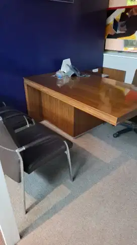 Meja besar,meja kantor