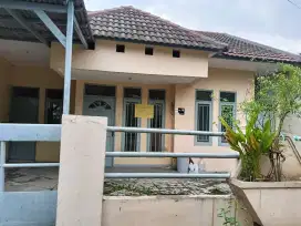 Disewakan rumah di perumahan Taman Pulo Indah blok U1 no 18