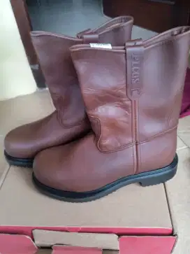 Redwing 8241 size 8.5 usa /41.5