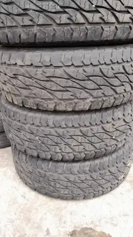 Bridgestone Dueler AT 285 75 R16