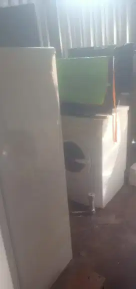 Di cari dan di belli barang bekas seperti elektronik mesin cuci