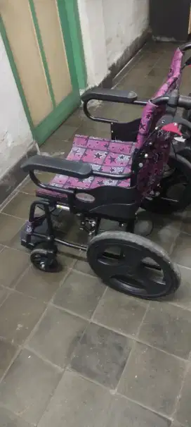 Kursi roda medis