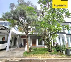 Rumah luas siap huni di Emerald Bintaro Sektor 9